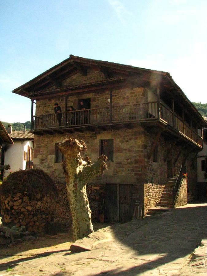 Albergue Olasenea Aterpea Zubieta ภายนอก รูปภาพ
